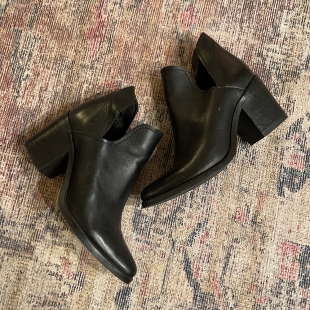 Steve Madden Petra Open Side Bootie